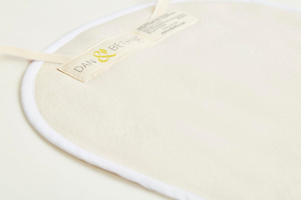 Elastic strap for secure, adjustable fit around the waist