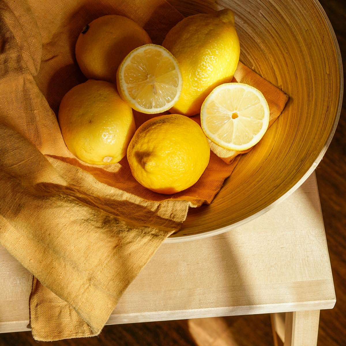 Aera diffuser with dimensions 6.5 x 2.5 x 4.8 inches