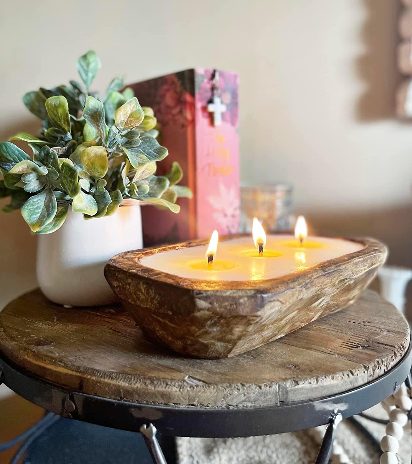 Aira Dough Bowl Candle essential oils image emphasizes eucalyptus and lavender aromatics.