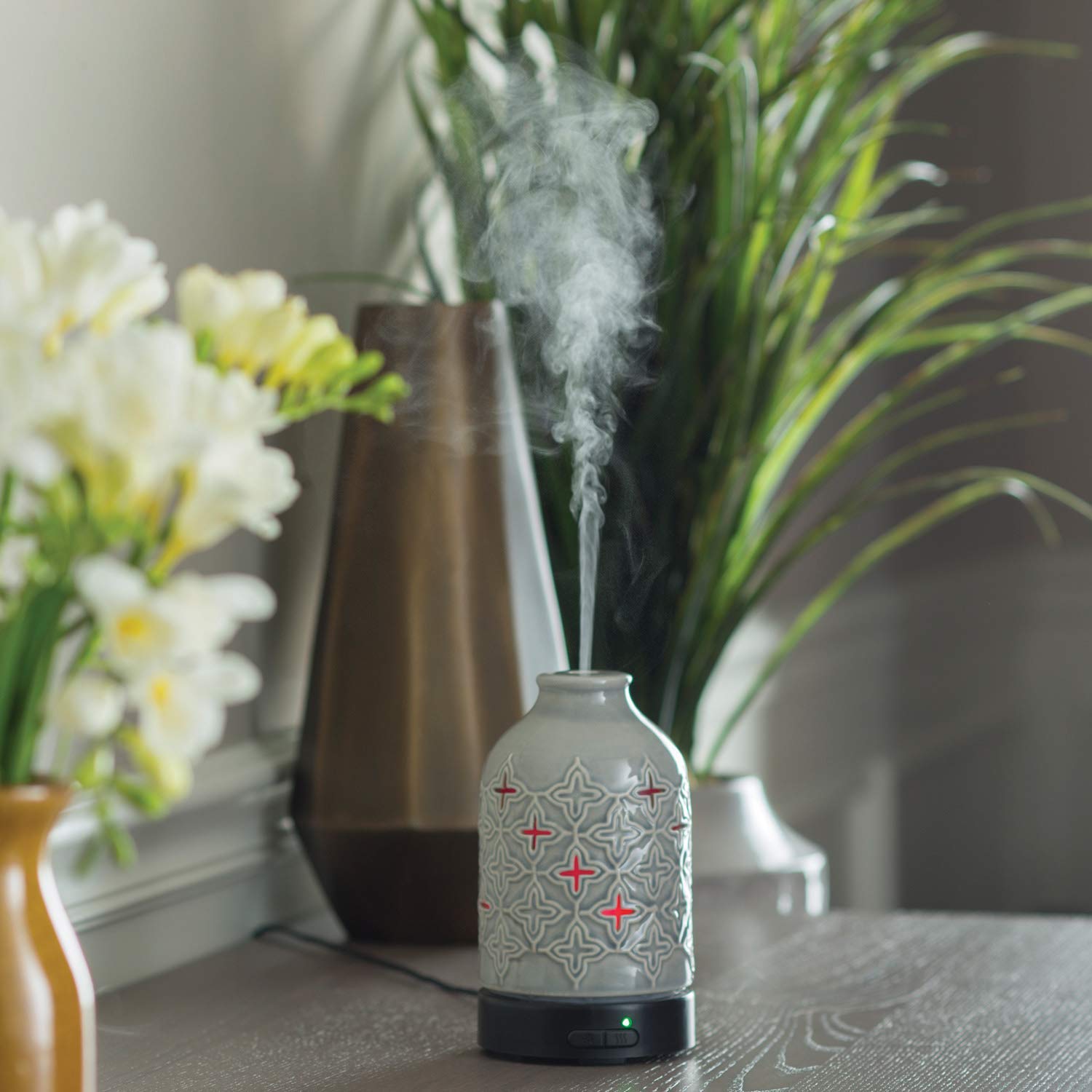 Included accessories: measuring cup, decorative gray sleeve, and 5 ft power cord