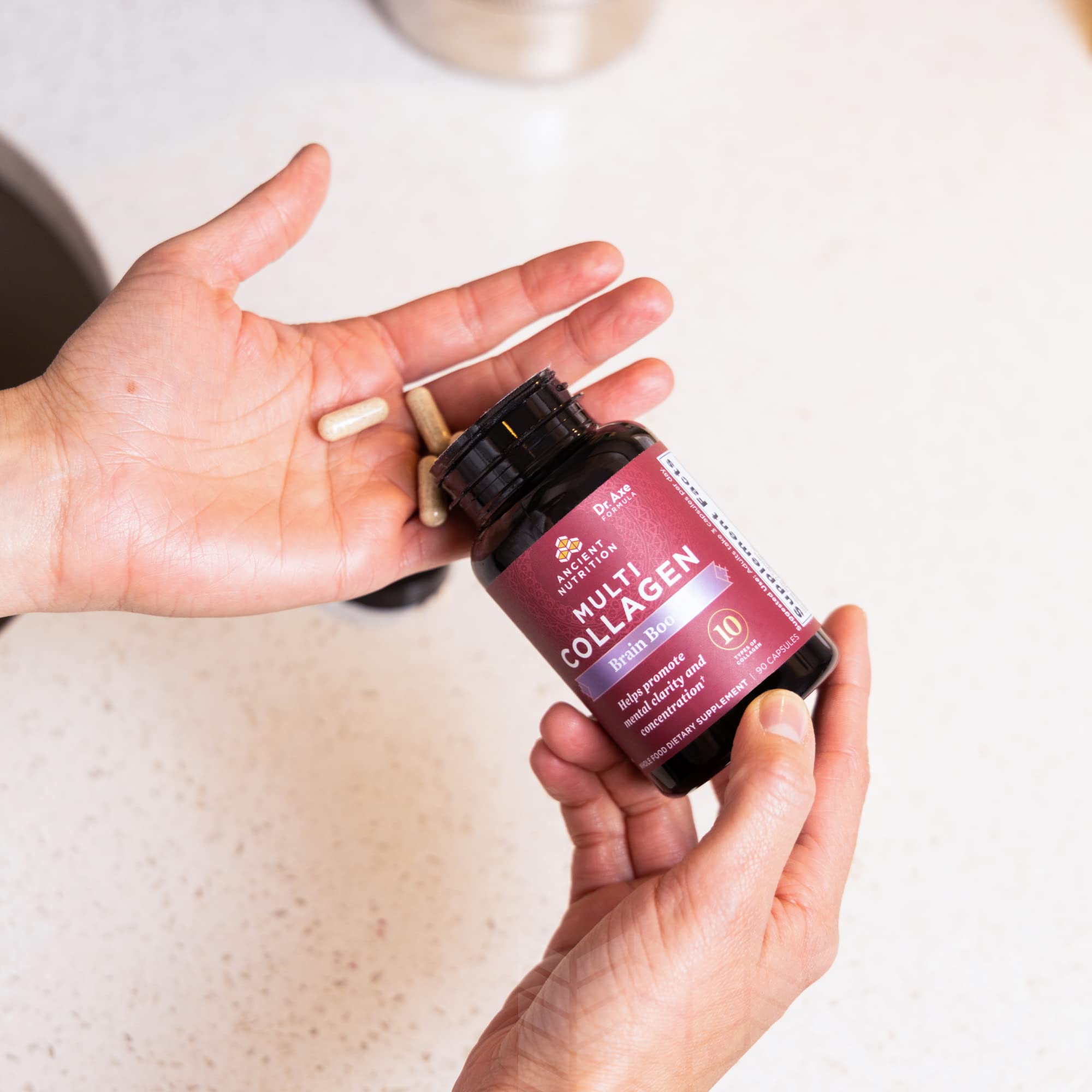 Label highlights 10 types of collagen and hormone-free sourcing.