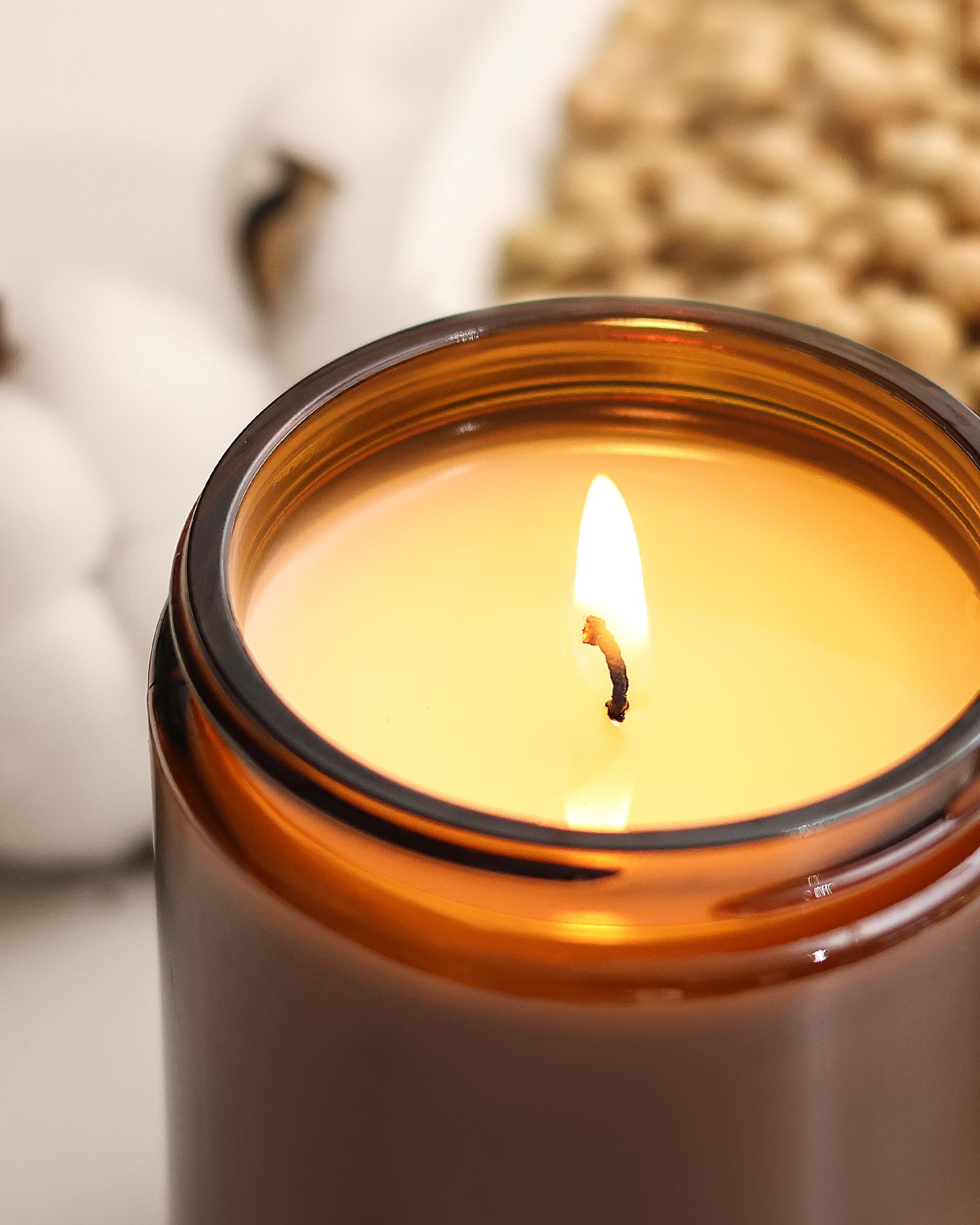 AOOVOO candle beside a ruler showing 22 oz scale benefit: long burn time