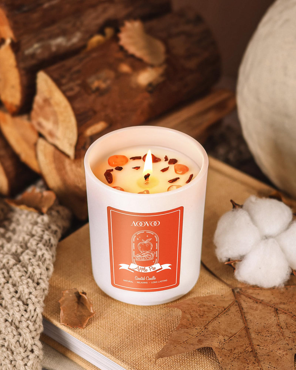Close-up of AOOVOO Apple Pie Candle label and details