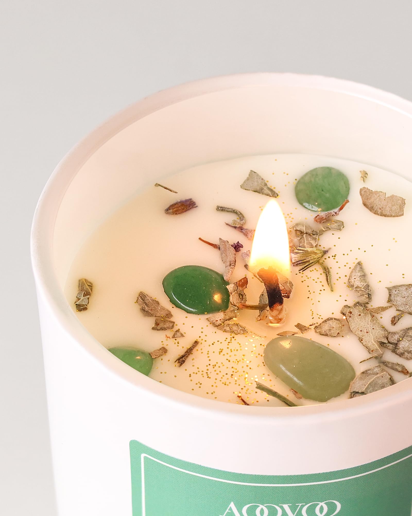AOOVOO candle top view revealing smooth soy wax and wick for clean burn