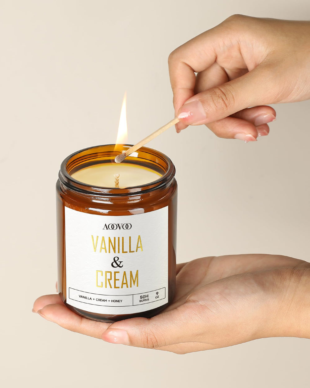 Elegant AOOVOO vanilla candle jar with gold text