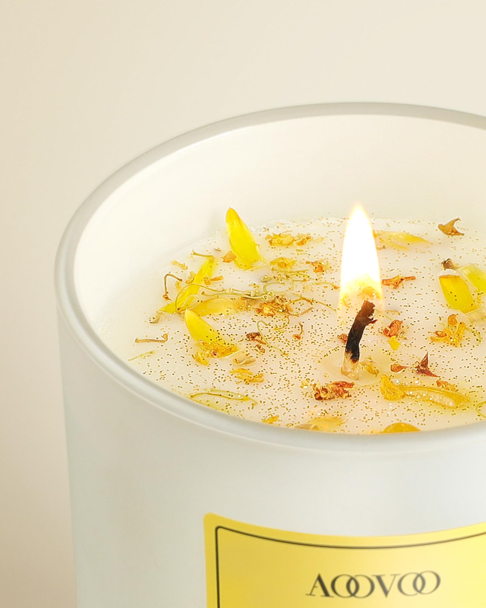 Non-toxic 10oz soy wax candle by AOOVOO with dried flowers