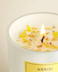 Non-toxic 10oz soy wax candle by AOOVOO with dried flowers