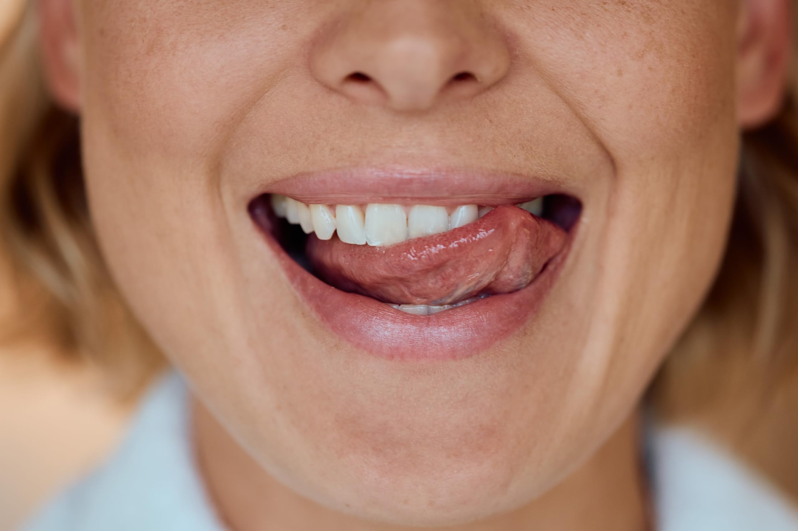 Whitening and protective layer on teeth