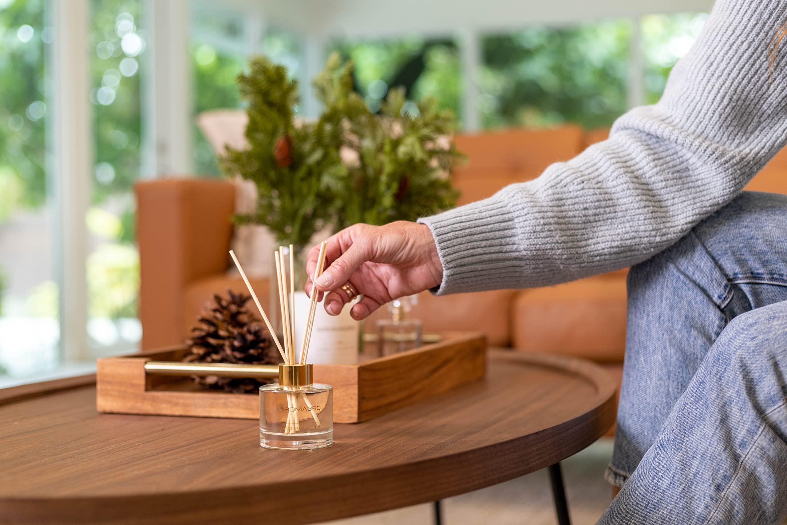 Aroma360 Dream On Paris diffuser in office helps maintain a calm, focused environment.