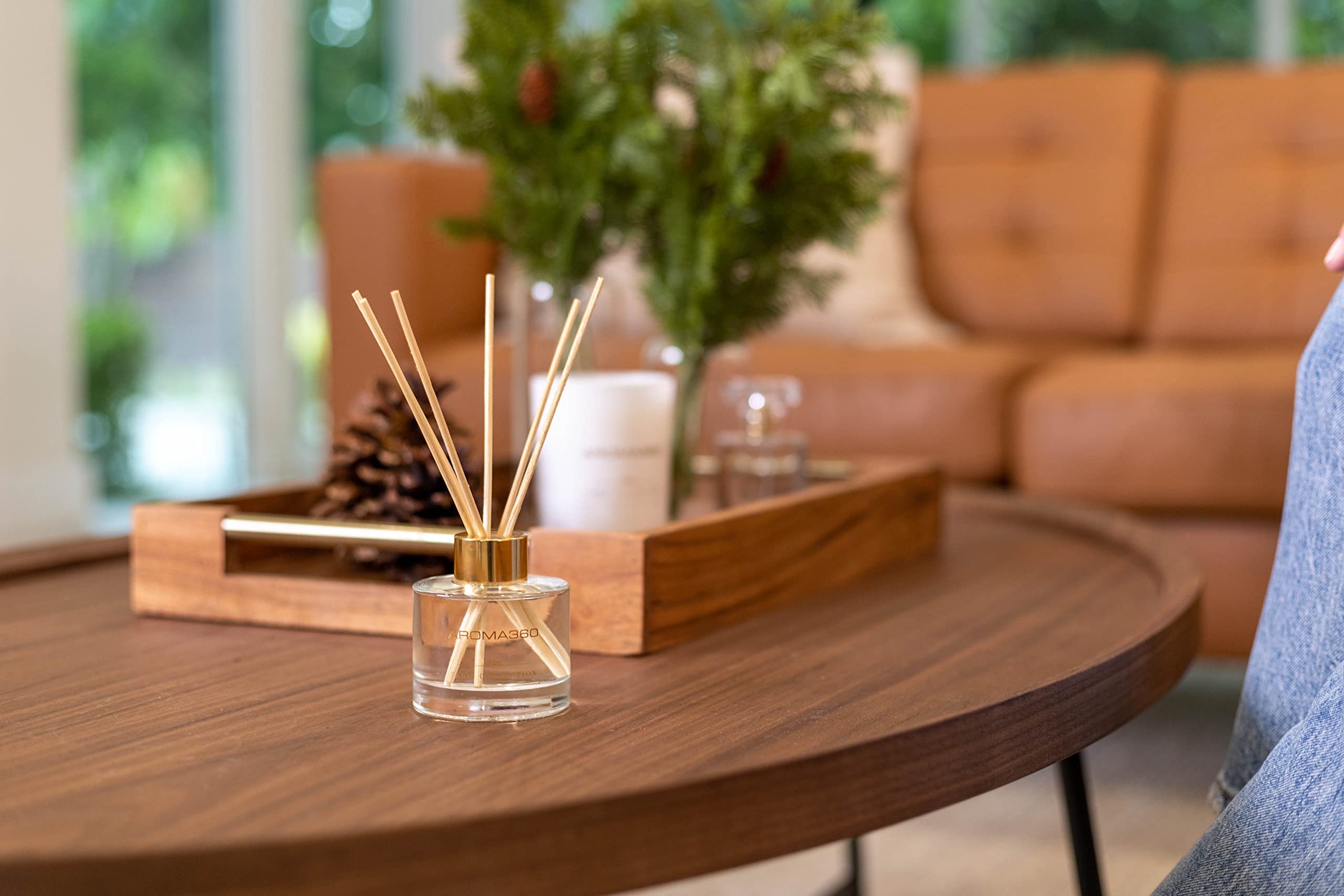 Aroma360 Escapade lemon-ocean-bergamot notes closeup for refreshing ambiance.