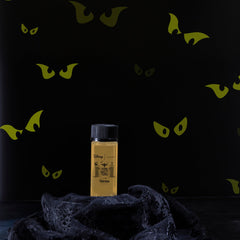 Heart notes of vanilla, amber and tonka in Tomb Sweet Tomb fragrance