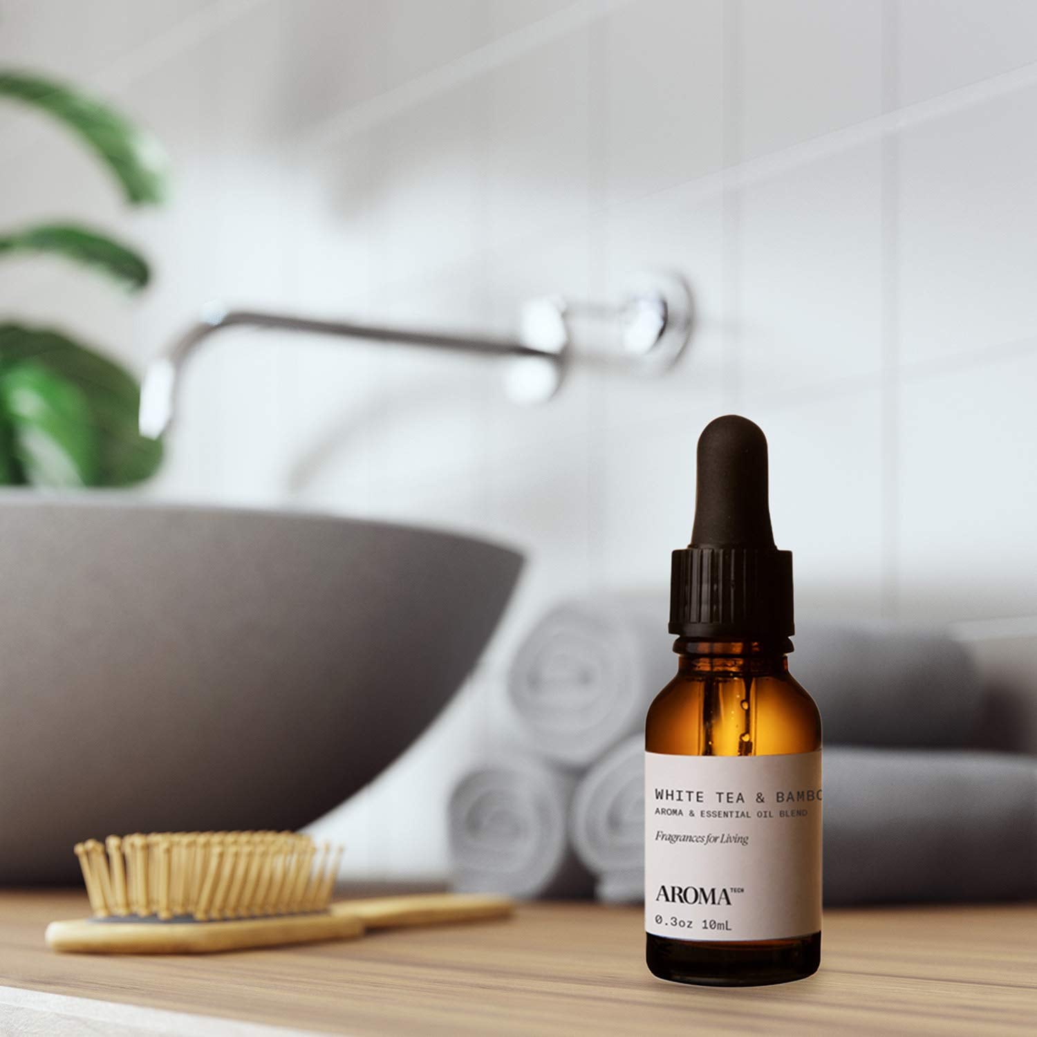 Ultrasonic diffuser emitting White Tea & Bamboo aroma