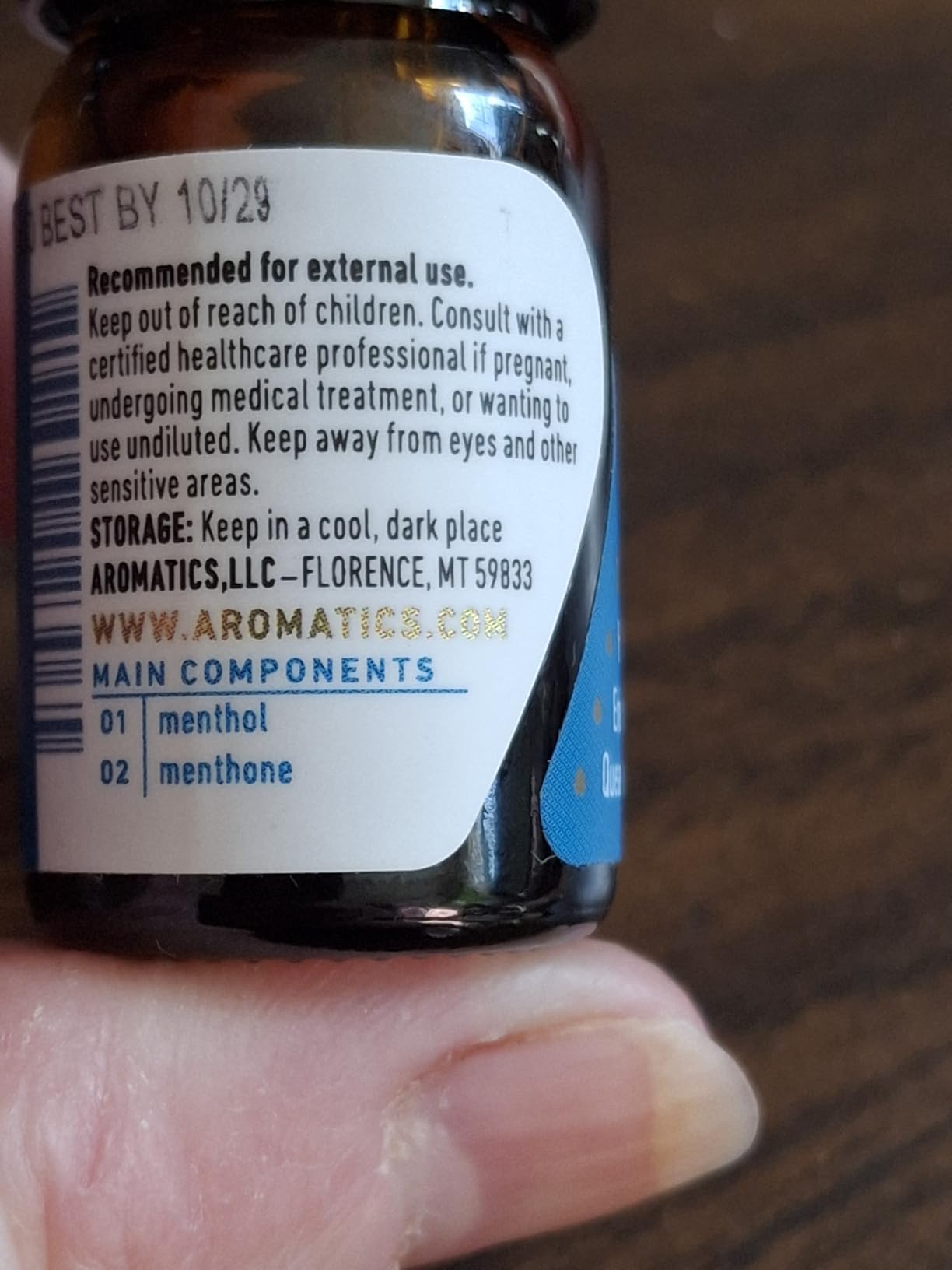 Aromatics International peppermint oil application in diffuser for uplifting daily ritual