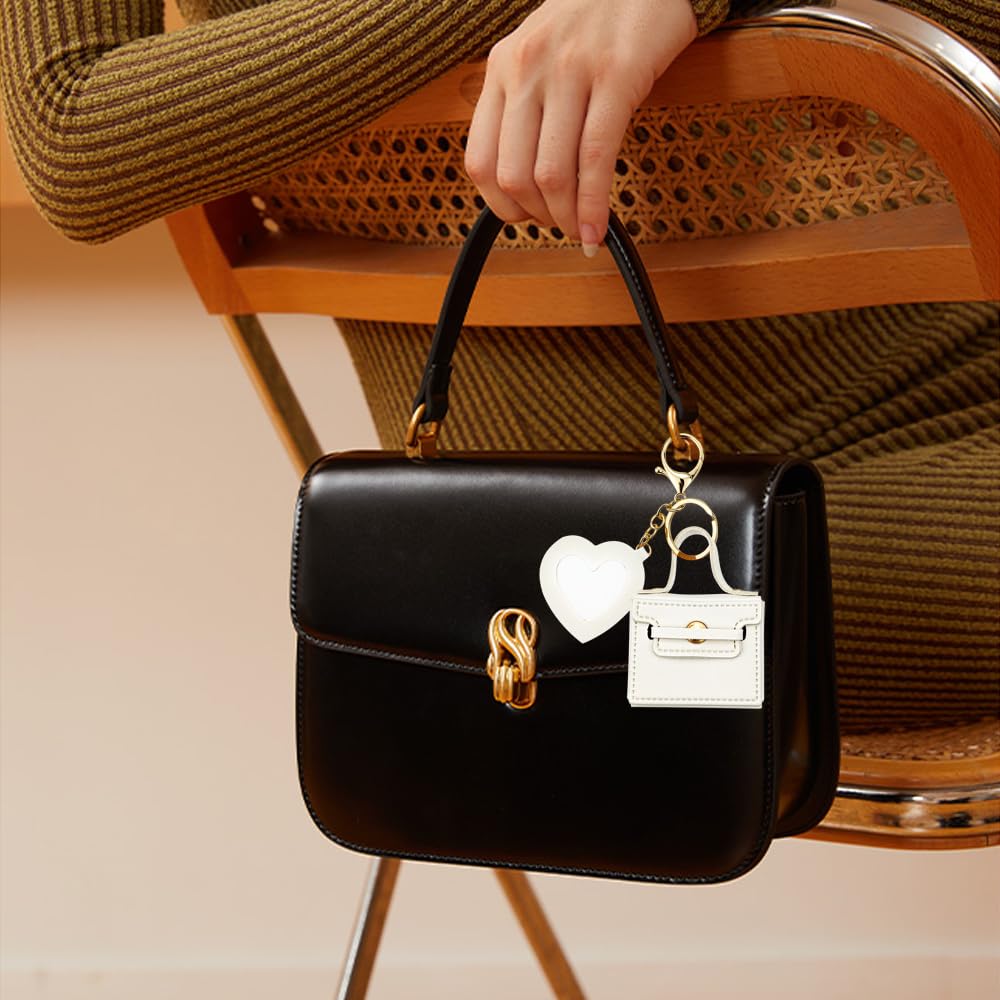 Arvintas bag charm adds a cute Y2K touch to backpacks.
