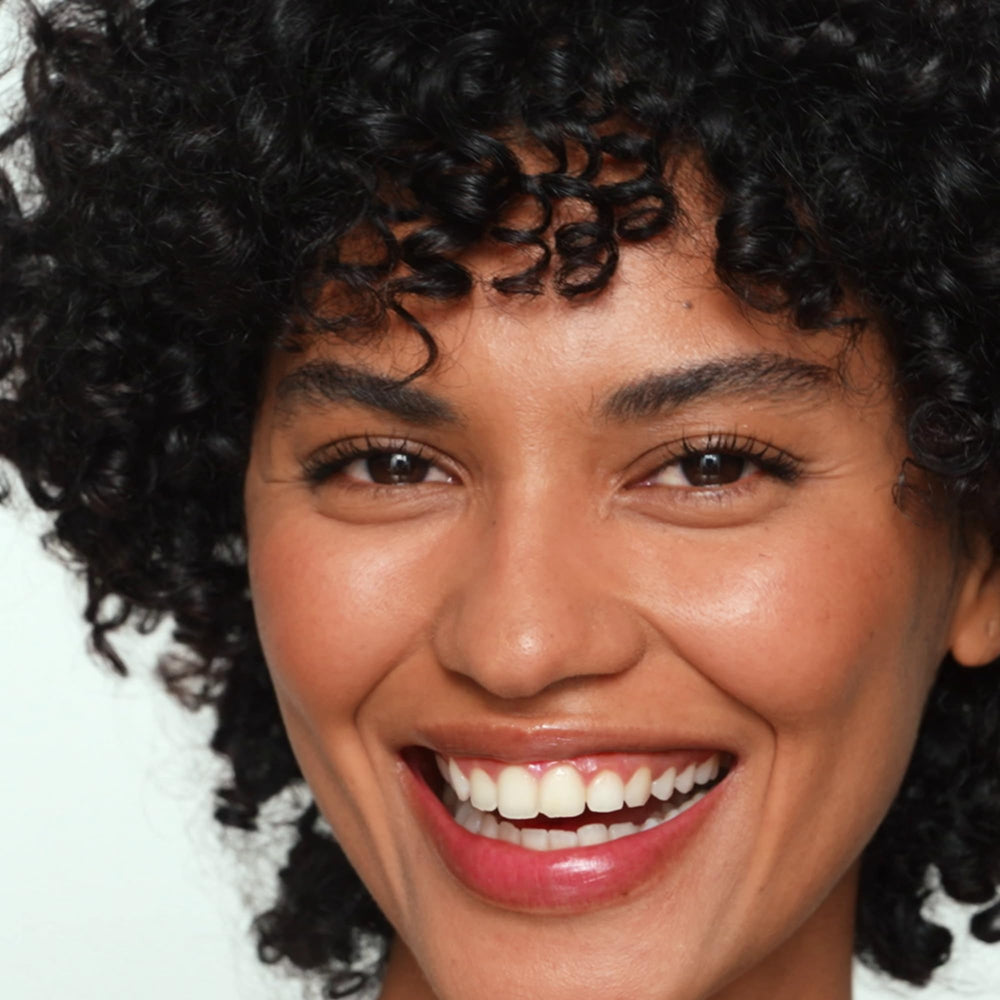 Application of a single capsule for brightening and firming