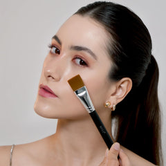 BEILI balance primer and powder application with a smooth sweeping motion.