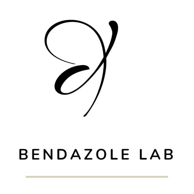 Close-up of Bendazole Lab capsule showing 99% pure active compound