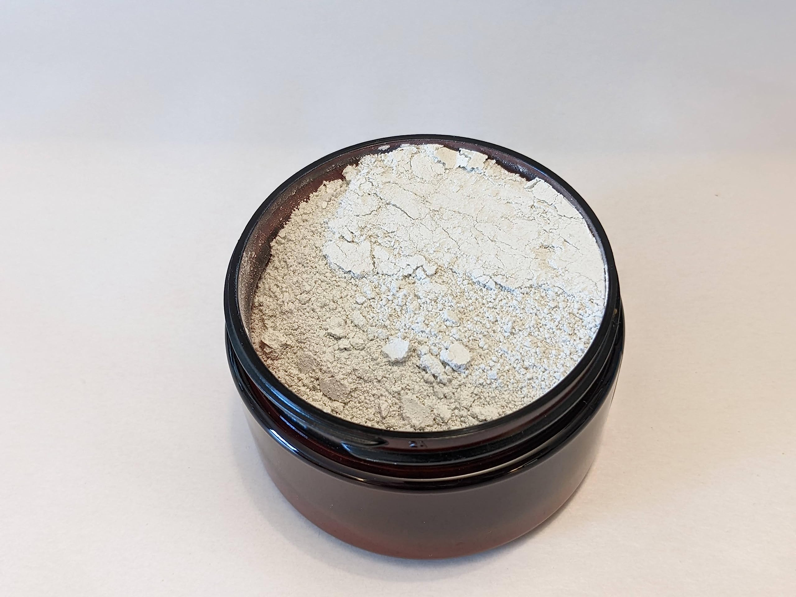 Bent onite clay and Himalayan salt in the powder mix