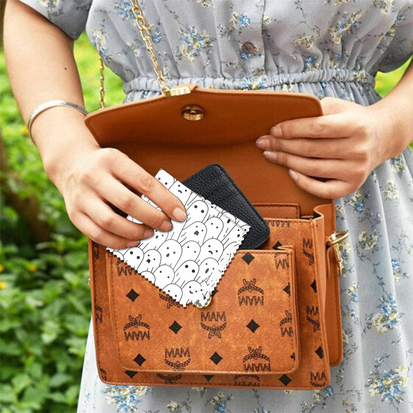 Skull-pattern microfiber cleaning cloth for phones and cameras