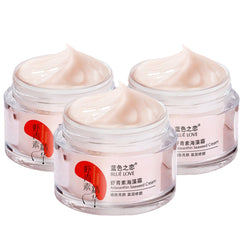 BLUE LOVE astaxanthin seaweed cream jar for hydrated, radiant skin.