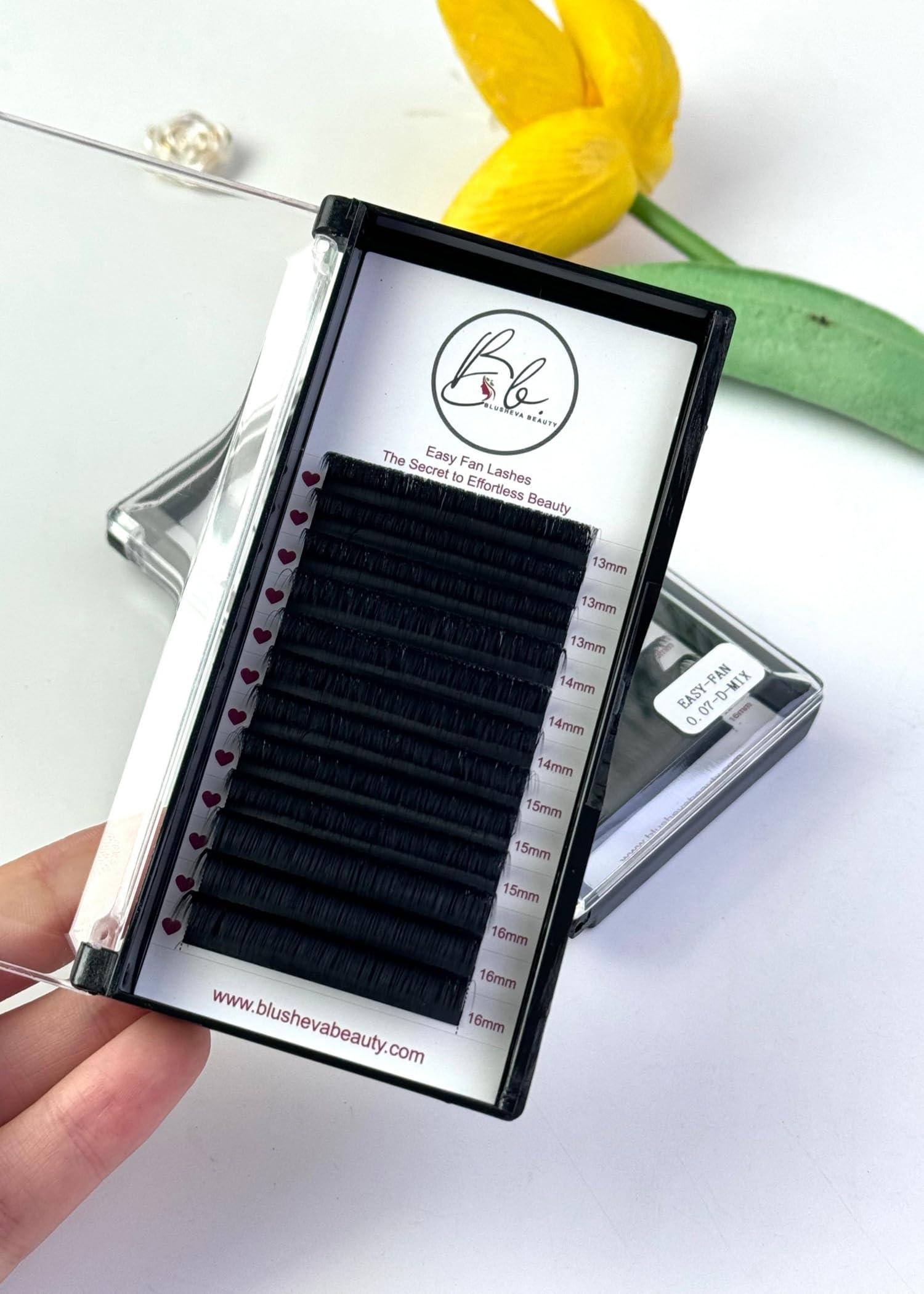 Blusheva Easy Fan technology demonstrating rapid bloom for efficient lash fans.