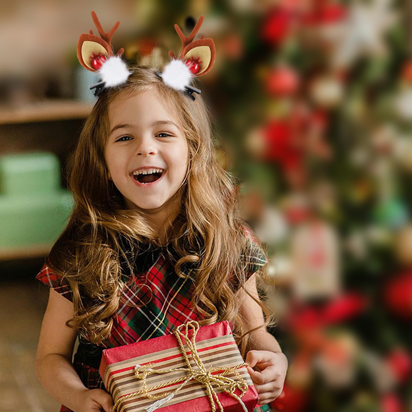 Boobeen clip doubles as decor for Christmas trees or costumes