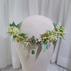 Bubbmi V-shaped flower crown headband adds elegant silhouette to cosplay or wedding photos.