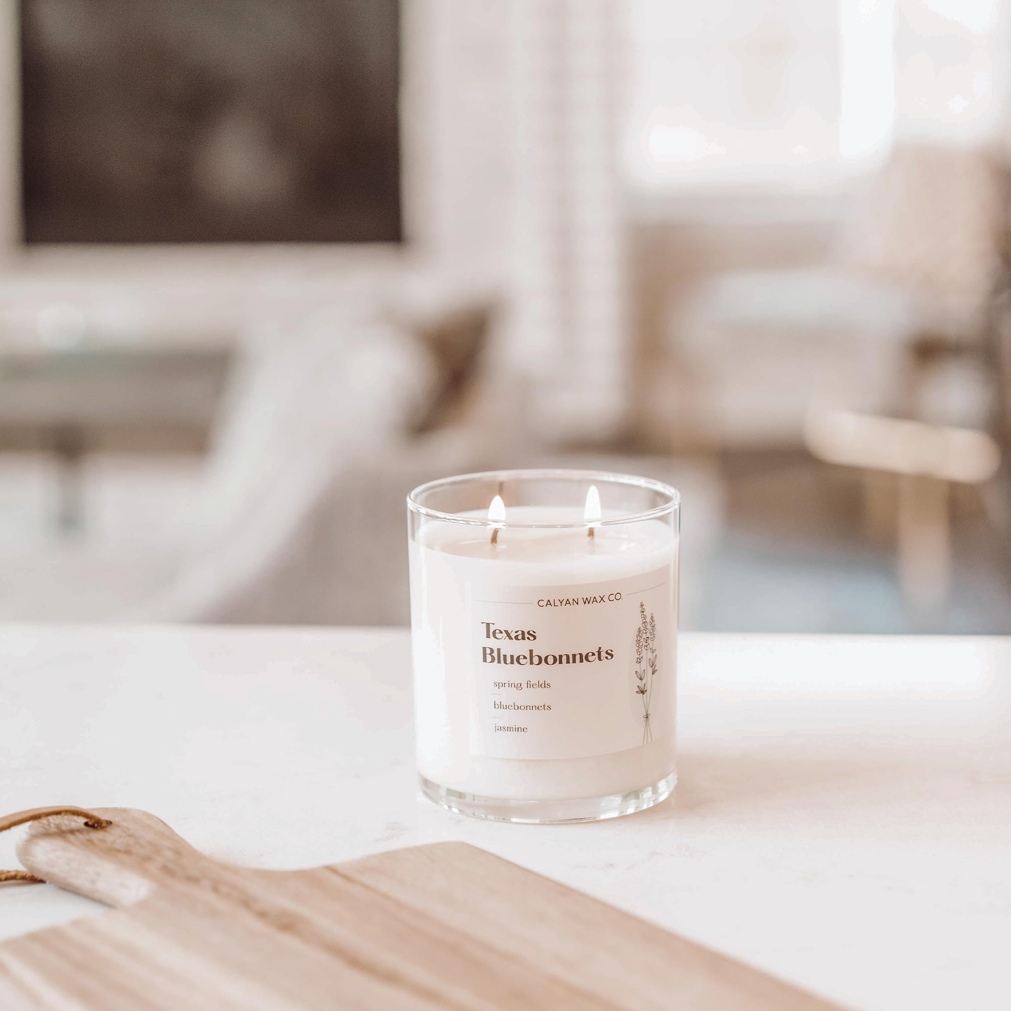 Branding highlighting vegan and cruelty-free attributes on the candle