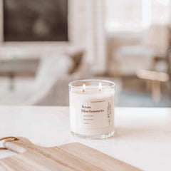 Branding highlighting vegan and cruelty-free attributes on the candle