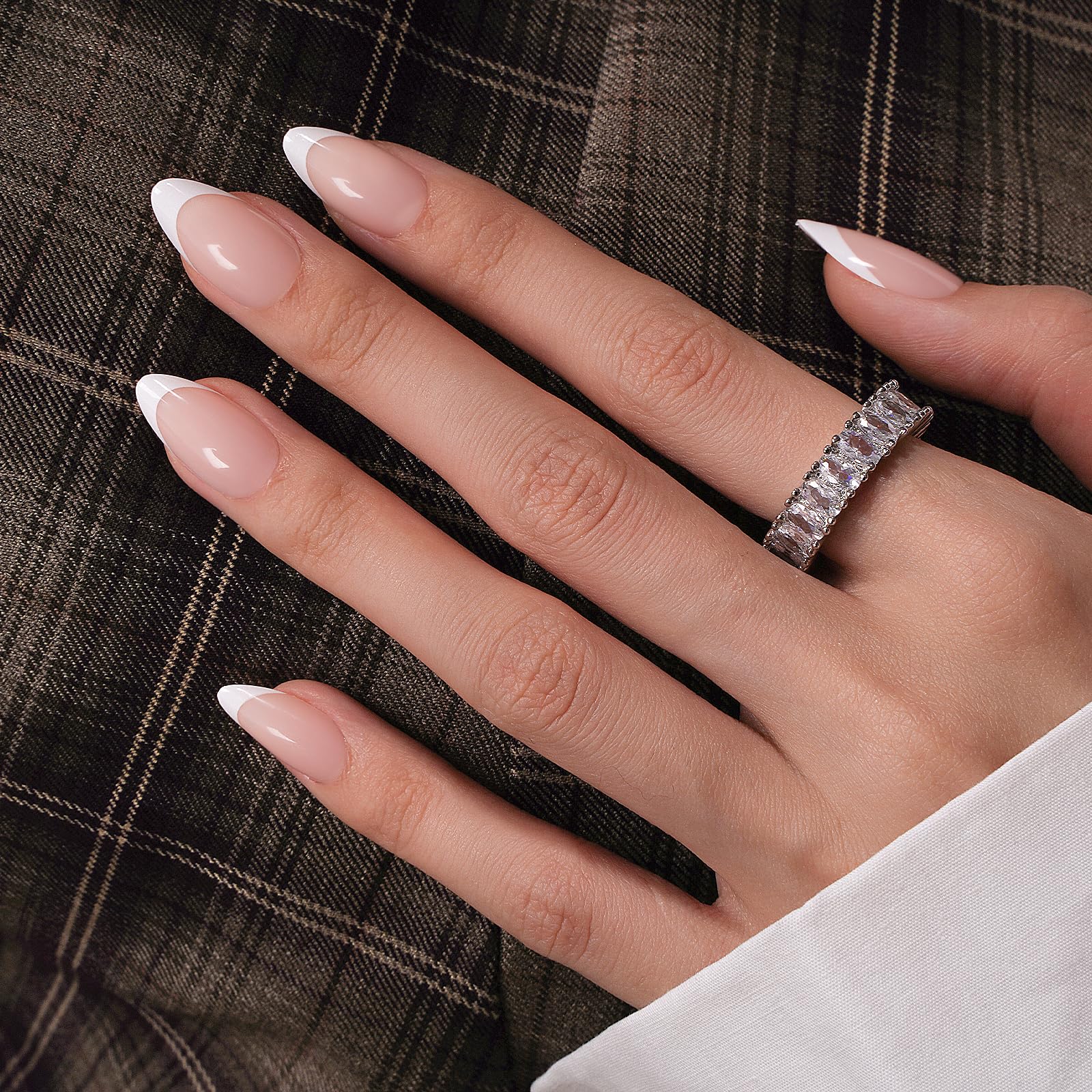 Canvalite glue remover enables easy, mess-free nail removal