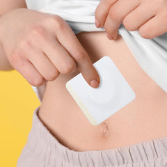 Usage steps illustration for applying castor oil pack wrap