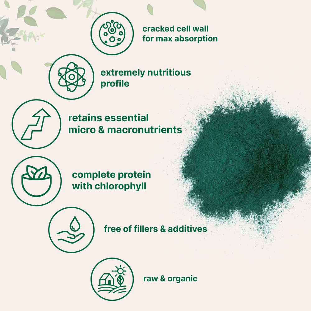 Serving scoop with chlorella powder