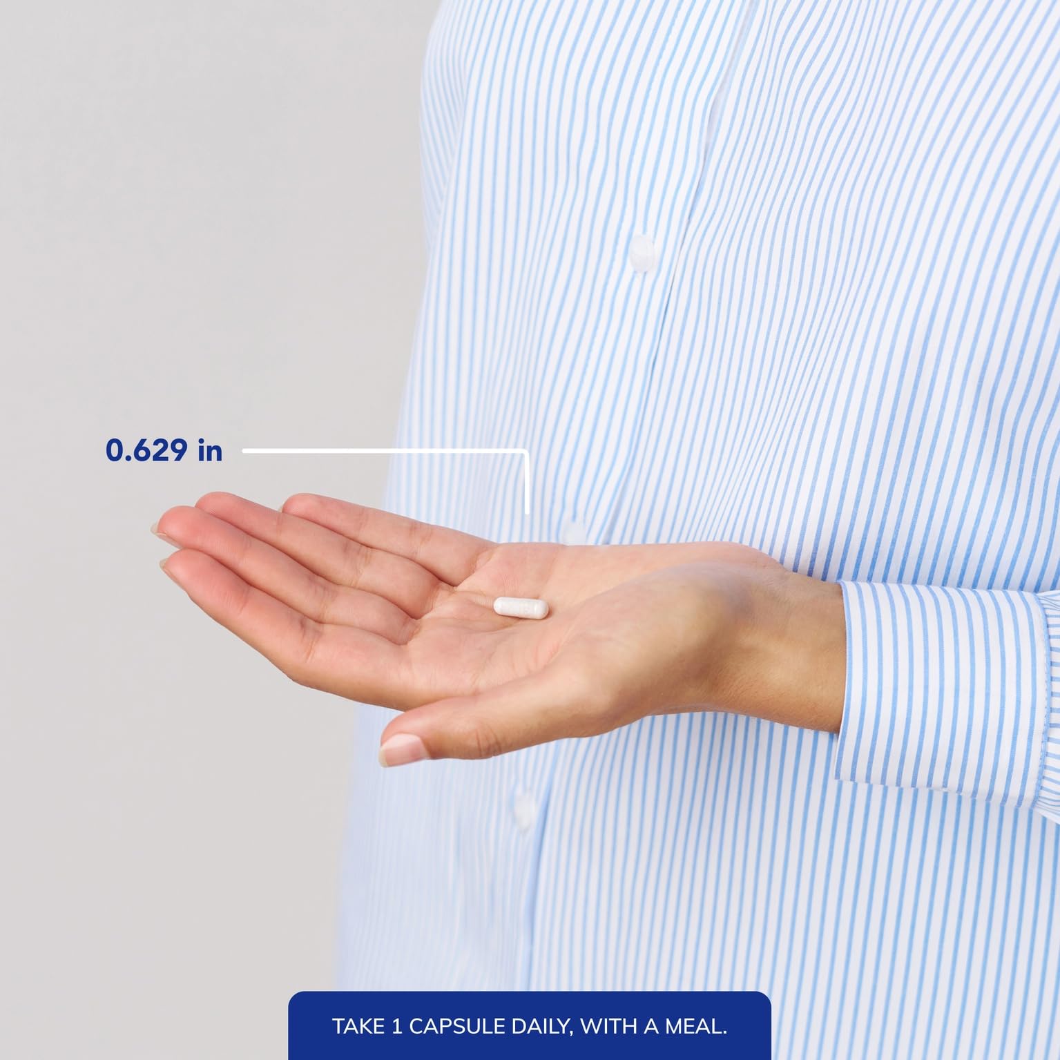 ChromeMate GTF 600 capsules pouring to illustrate easy dosing.