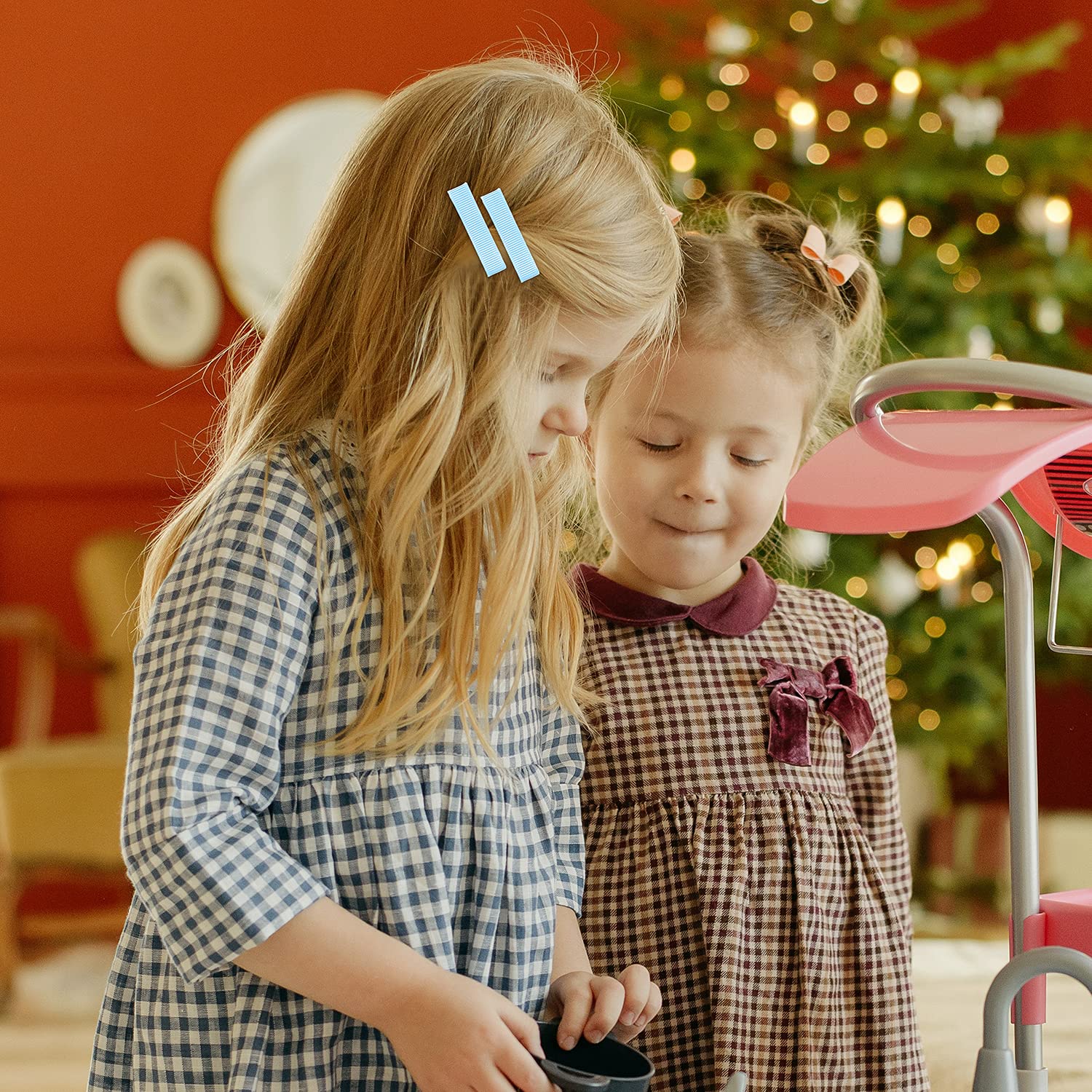 Cinaci fully lined metal clips offer secure grip on fine hair
