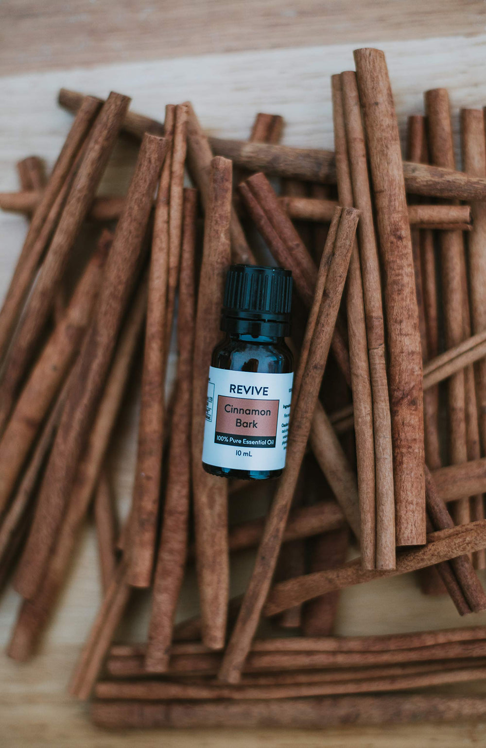 Cruelty-free and vegan cinnamon essential oil packaging