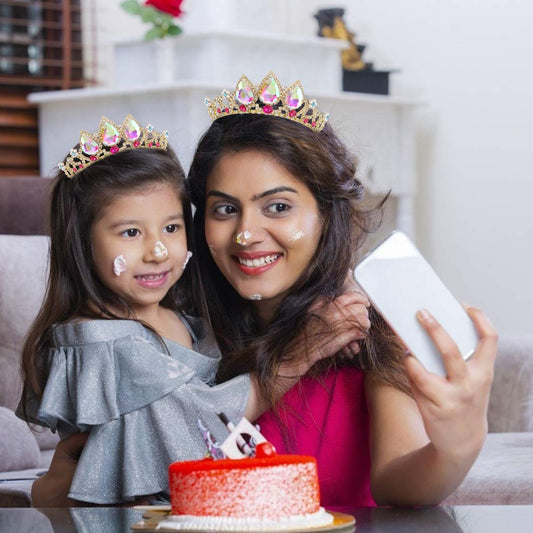 COCIDE girls' princess tiara with pearls elevates birthday party photos.