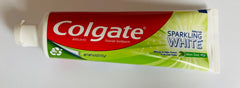 Whitening action with baking soda and mint flavors in Colgate toothpaste