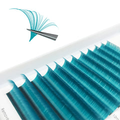 CoMango turquoise blue colored lash extensions for vibrant daytime looks.