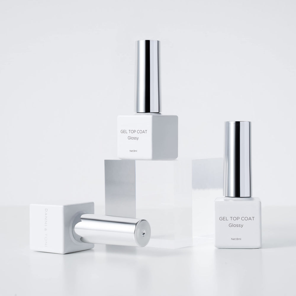 DANNI & TONI top coat creates salon-quality gloss for everyday wear.