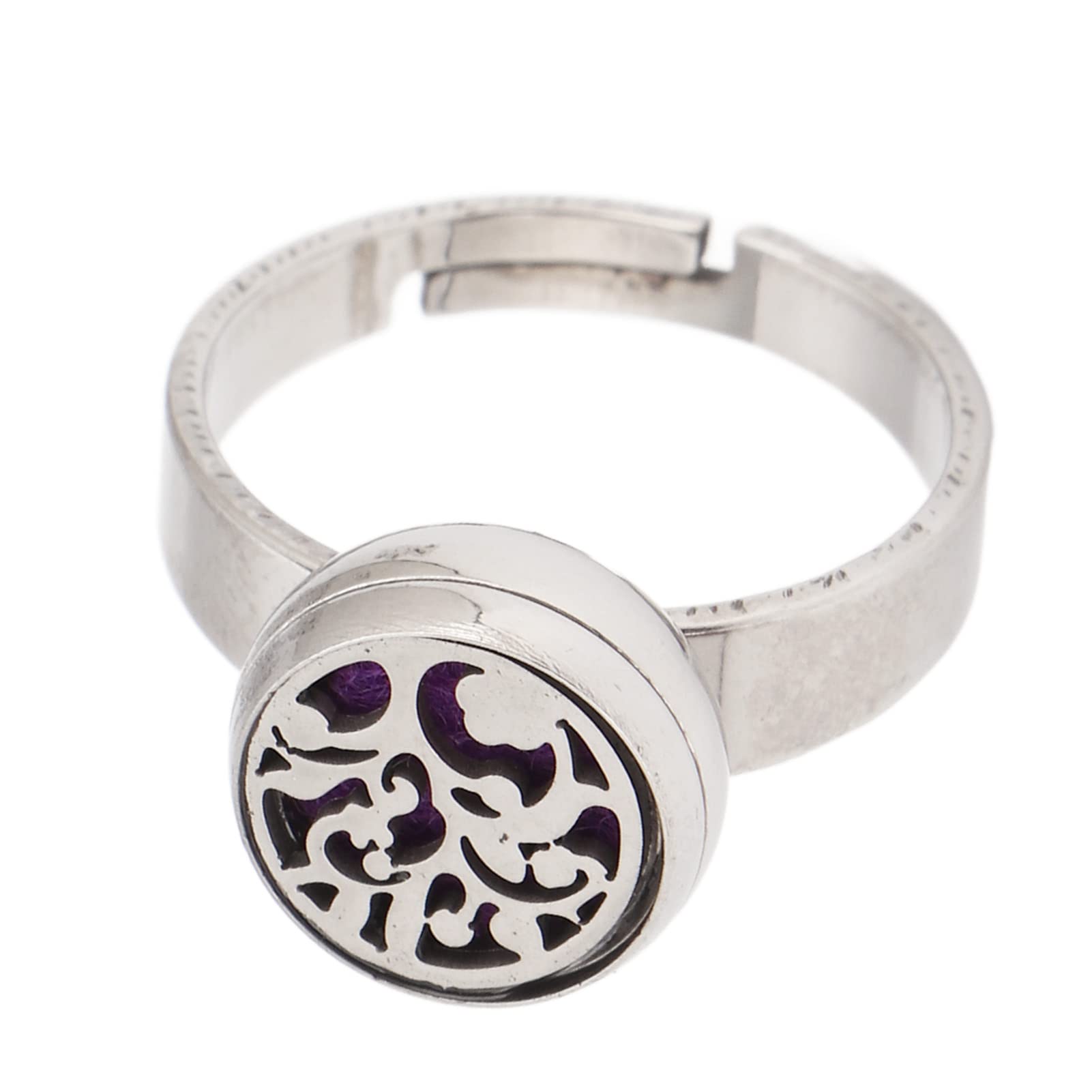 DAUERHAFT Aromatherapy ring being worn on finger for discreet diffusion