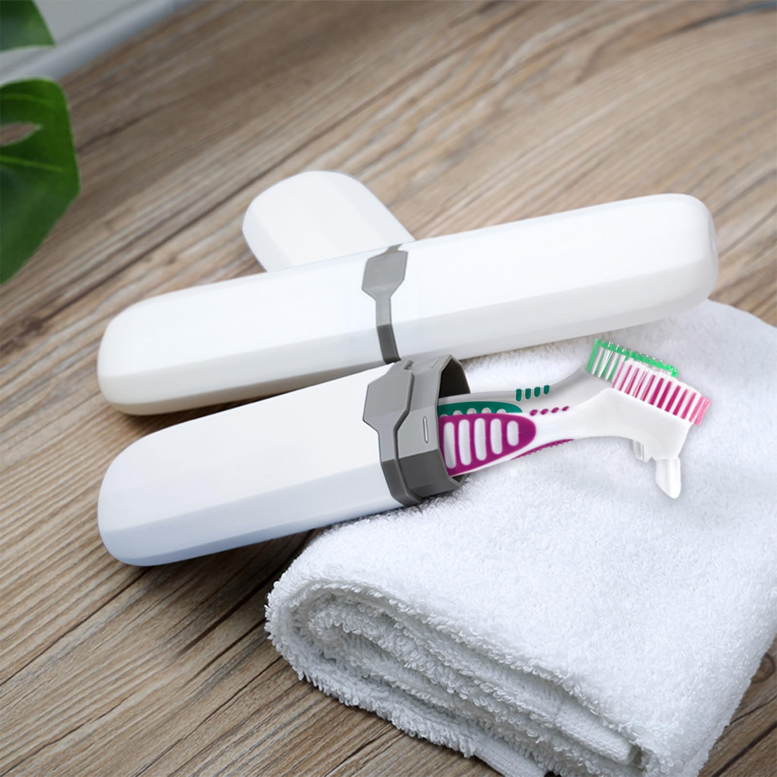 Denture brush suitable for retainers and mouth guards