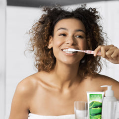 Toothpaste ingredients: Aloe, Tea Tree Oil, Baking Soda