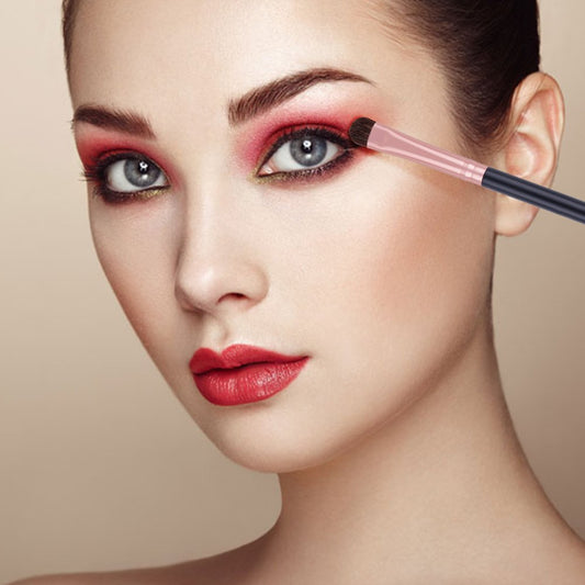 Docolor blending brush with soft bristles for smooth eyeshadow transitions