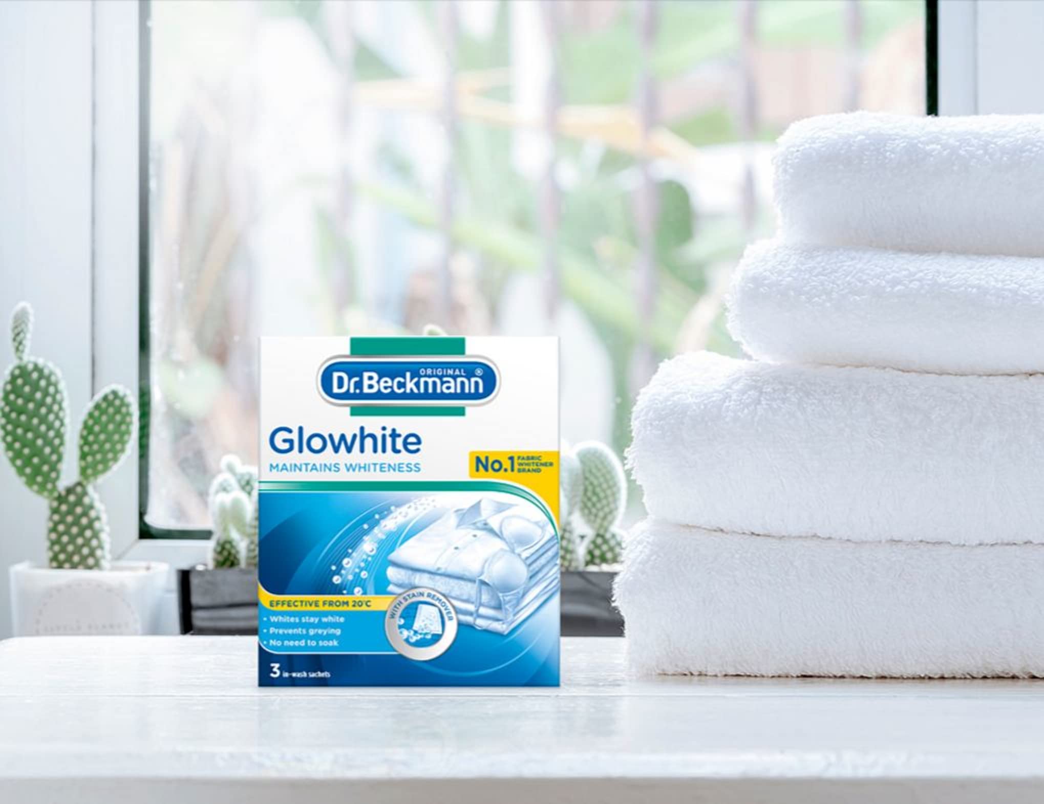 Open pack of Dr Beckmann Glowhite sachets