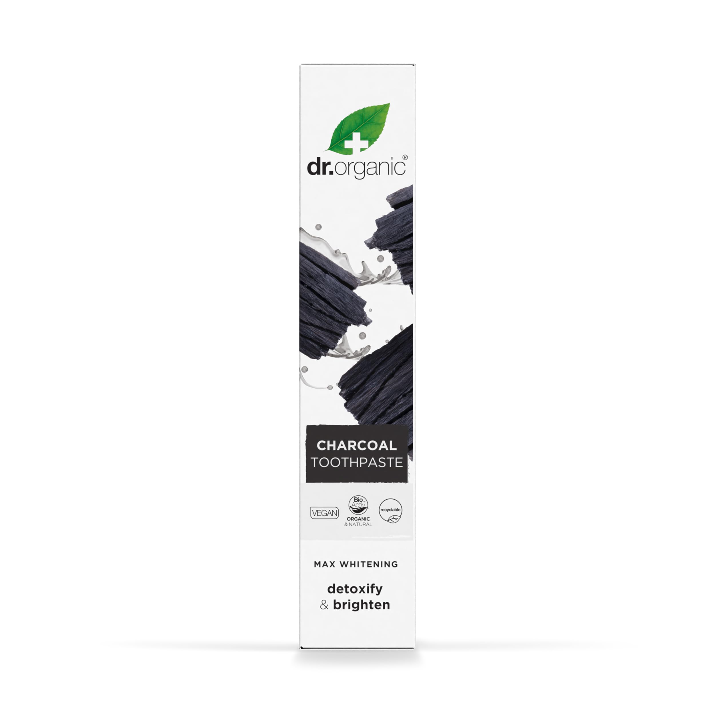 Mint leaves with toothpaste for a refreshing concept