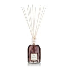 Dr. Vranjes Melograno diffuser cap highlights premium handcrafted detail.