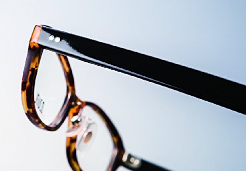 Eyeglasses after cleaning with DJUAL cream