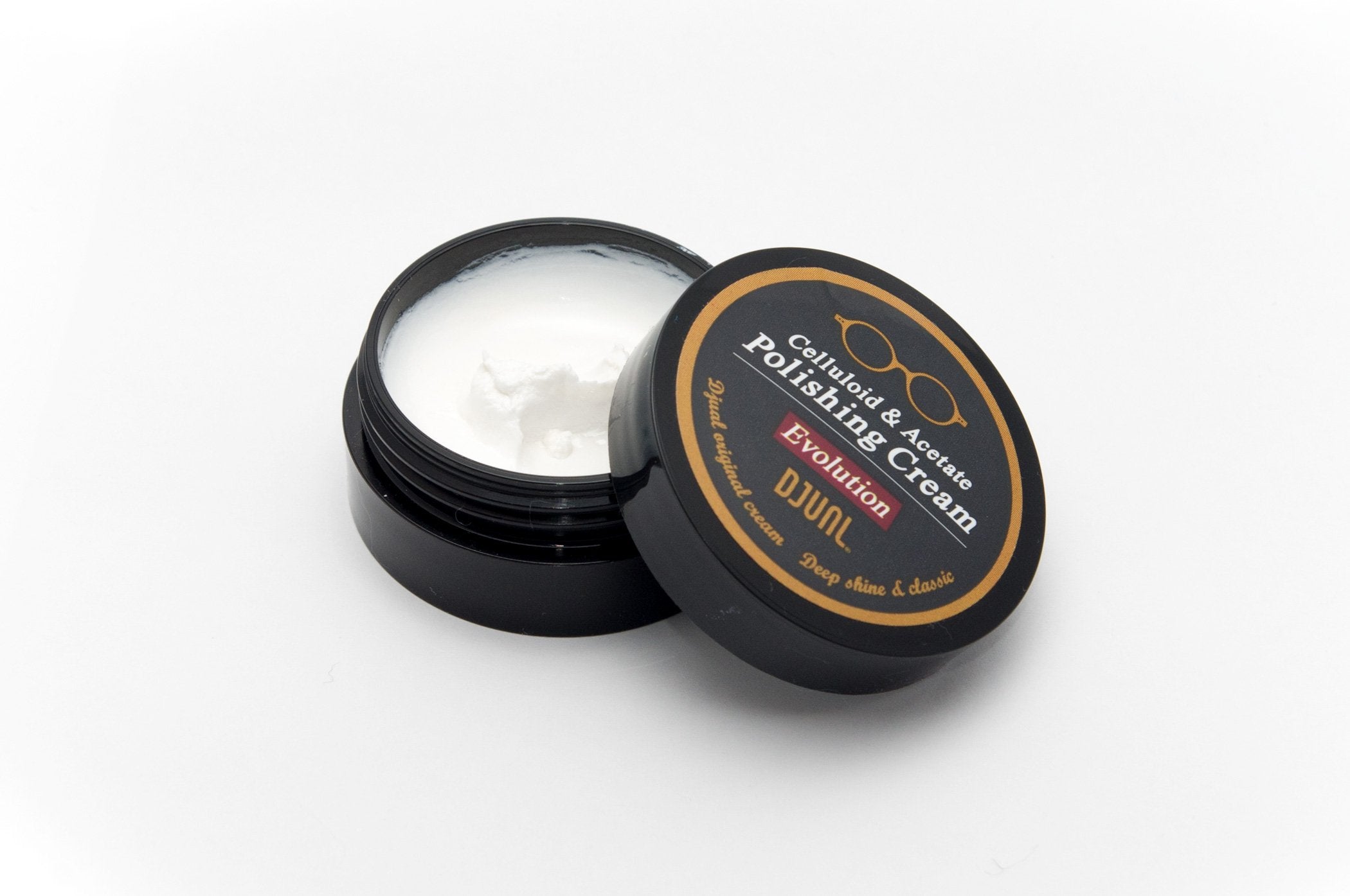 Step-by-step application of polishing cream