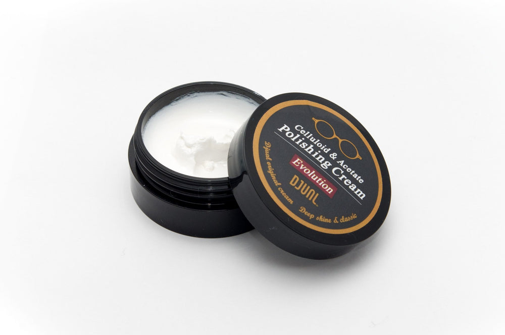 Step-by-step application of polishing cream