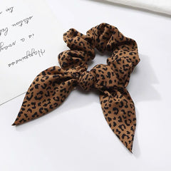 E7E1 hair-friendly scrunchie with no metal parts protects strands.